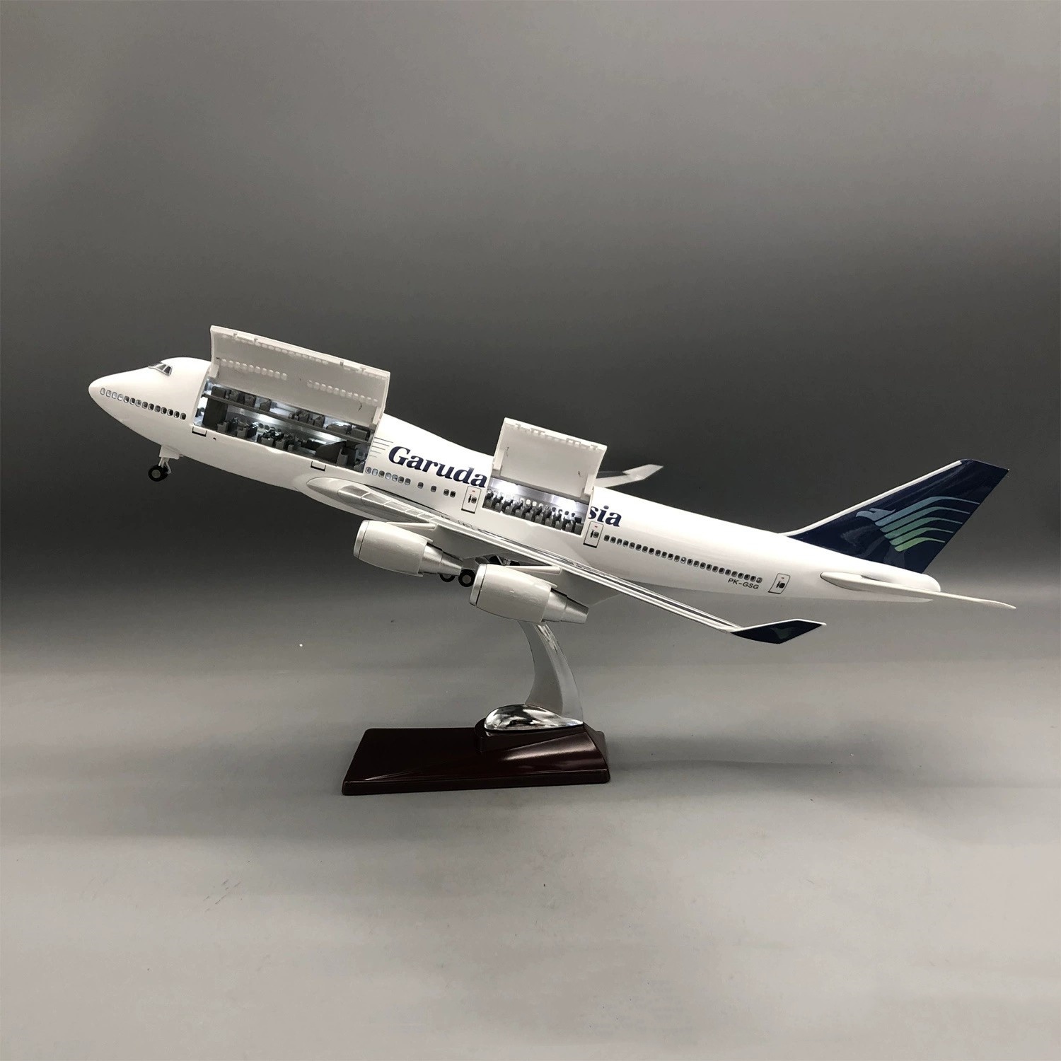نموذج طائرة جارودا إندونيسيا B - مراجعة Model Kit Indonesia وسعره