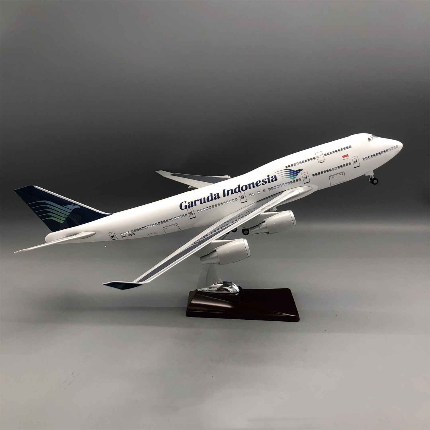 نموذج طائرة B747 من شركة جارود - مراجعة Model Kit Indonesia وسعره